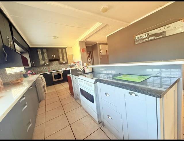 3 BEDROOM HOUSE FOR SALE IN VANDERBIJLPARK CW 5